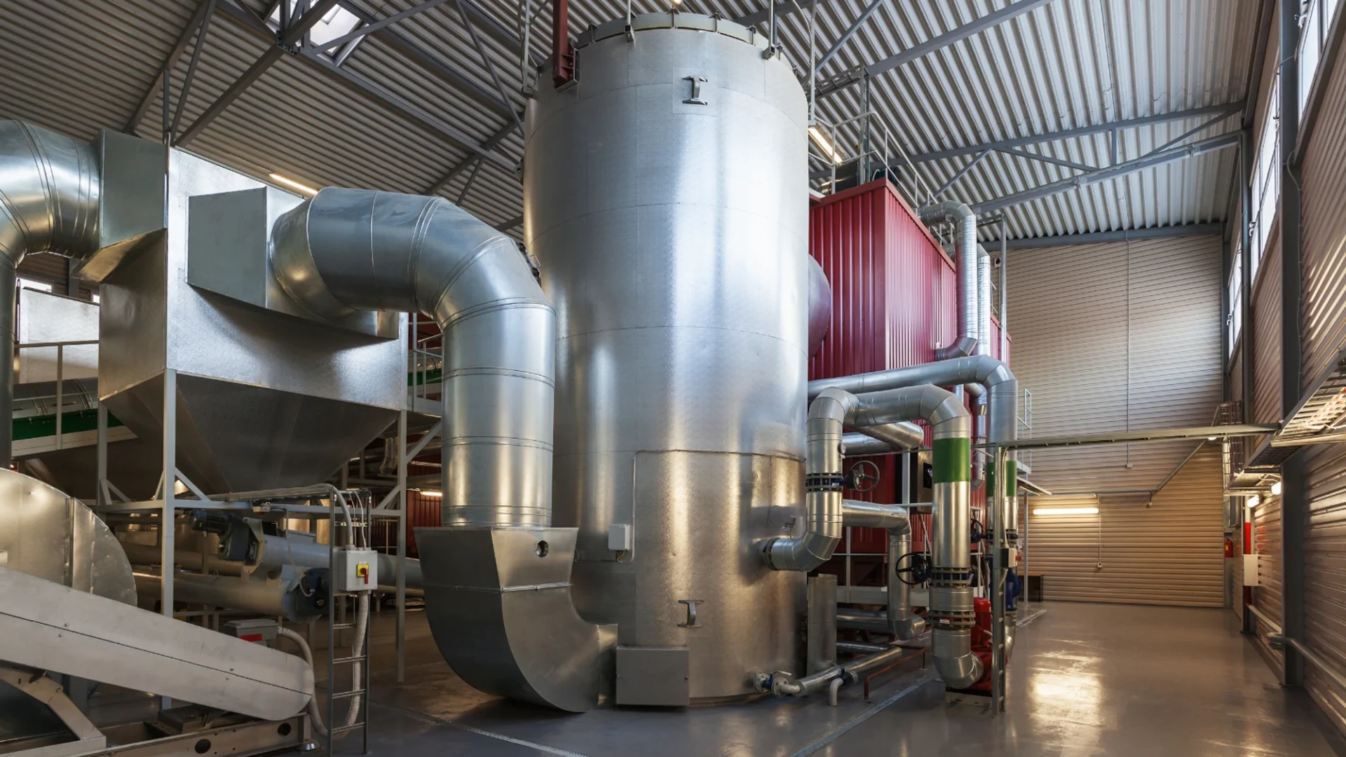 Imagen de la instalación de una caldera y aparatos a presión en las instalaciones de una fábrica